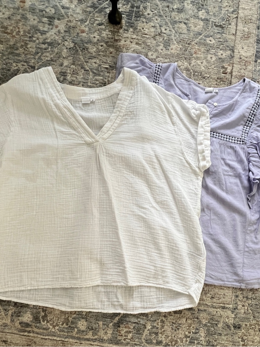 2 shirts The GAP Women’s White V-Neck Top and Lavender Ruffle Sleeve Top-size XL